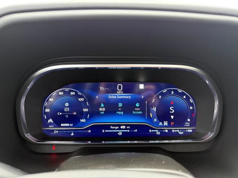 Used 2022 Chevrolet Suburban RST w/ Luxury Package image 17