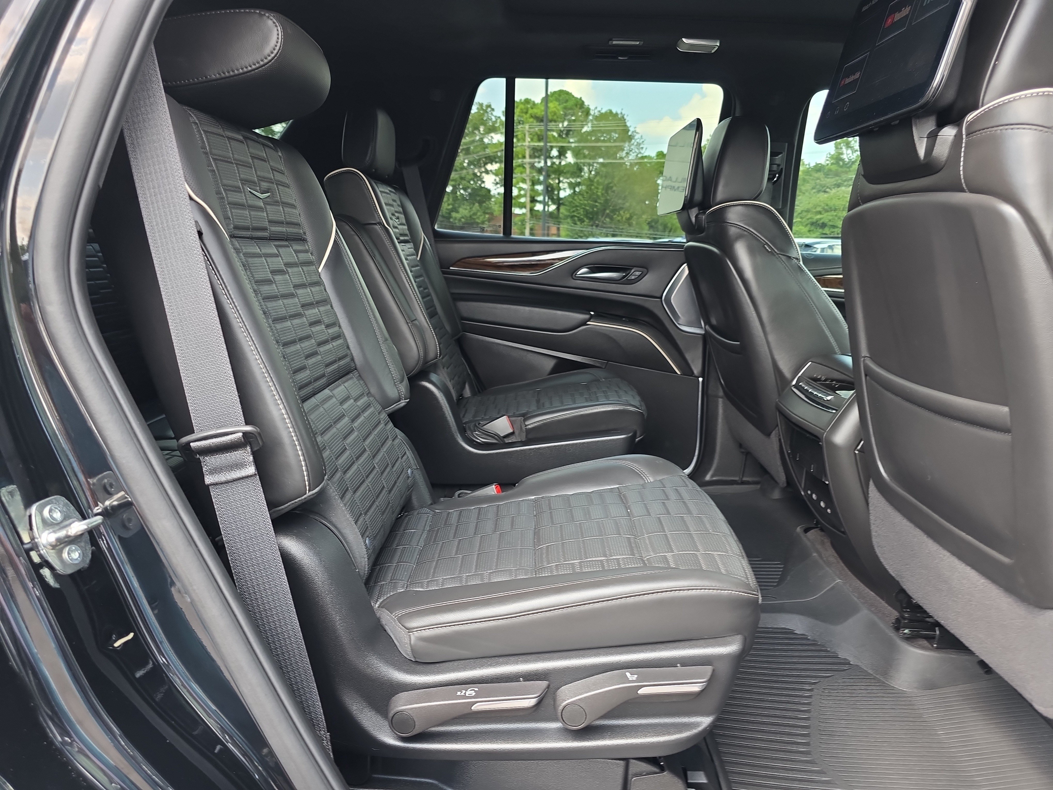 Used 2024 Cadillac Escalade Sport Platinum AWD/4WD image 16
