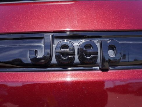 Used 2024 Jeep Grand Cherokee Altitude image 29