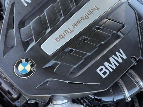 Used 2012 BMW 550i xDrive Sedan image 57