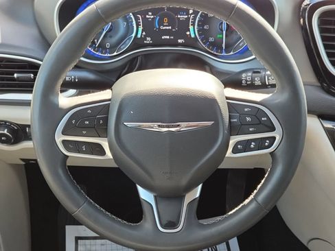 Certified 2023 Chrysler Pacifica Touring-L FWD image 25