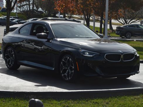 Used 2025 BMW 230i Coupe w/ M Sport Package image 5