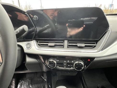 New 2026 Chevrolet Trax LT image 13