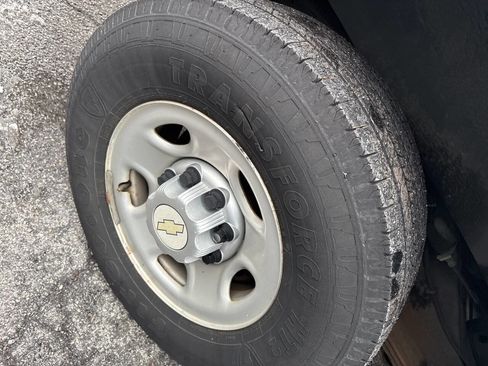 Used 2011 Chevrolet Express 3500 image 12