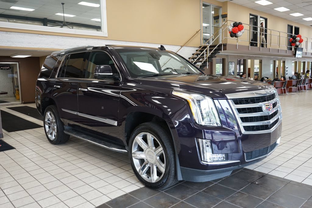 Used 2018 Cadillac Escalade Luxury AWD/4WD image 23