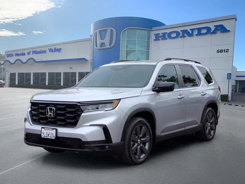Used 2024 Honda Pilot Sport image 1