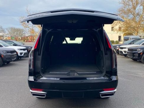 Used 2022 Cadillac Escalade ESV Luxury image 11