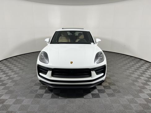 Certified 2026 Porsche Macan AWD/4WD image 10