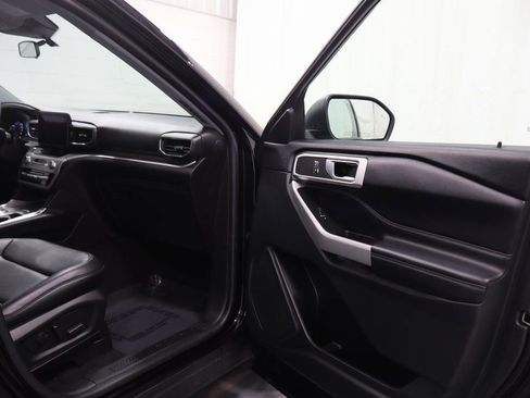 Used 2022 Ford Explorer XLT w/ Equipment Group 202A AWD/4WD image 15