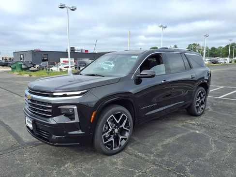 New 2025 Chevrolet Traverse High Country w/ LPO, Floor Liner Package image 8