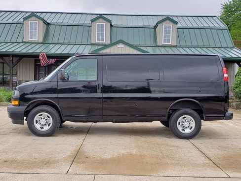 Used 2018 Chevrolet Express 2500 w/ Driver Convenience Package RWD image 2