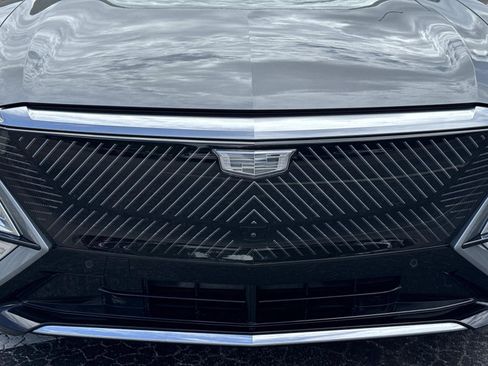 Used 2025 Cadillac Lyriq Luxury w/ LPO, Floor Liner Package AWD/4WD image 8