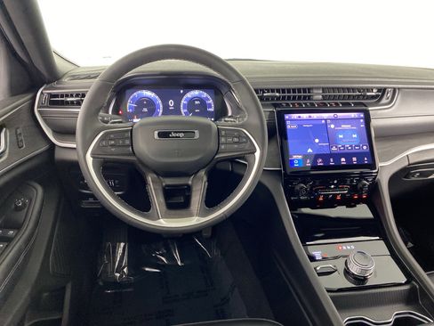 Used 2025 Jeep Grand Cherokee Limited w/ Black Appearance Package AWD/4WD image 21