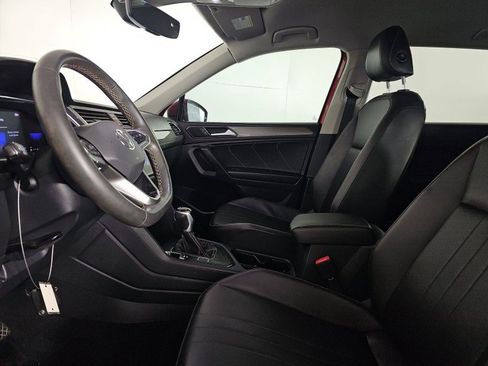 Used 2022 Volkswagen Tiguan SE image 16