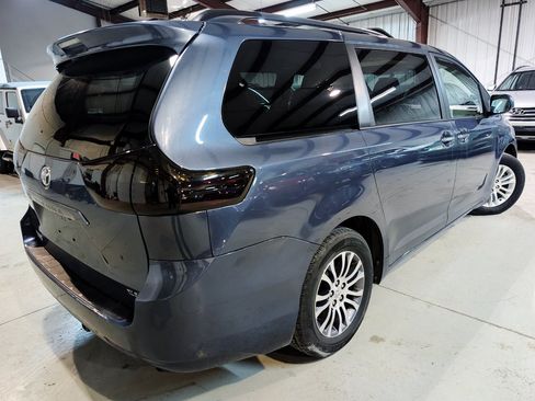Used 2017 Toyota Sienna FWD image 7