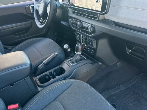Used 2025 Jeep Wrangler Willys image 31