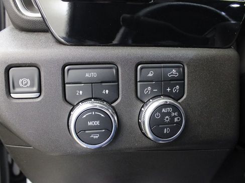 Used 2025 GMC Sierra 1500 SLT AWD/4WD image 29