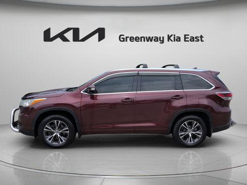 Used 2016 Toyota Highlander XLE AWD/4WD image 8