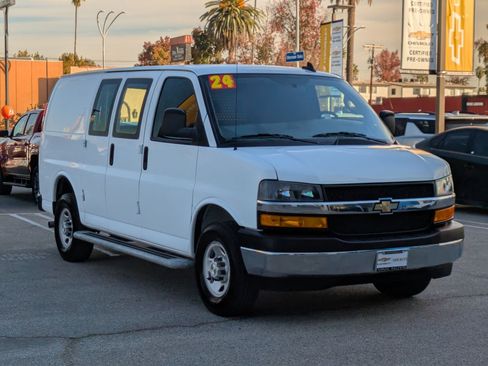 Used 2024 Chevrolet Express 2500 w/ Driver Convenience Package image 3