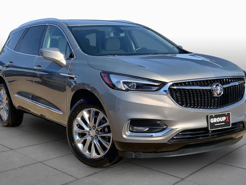 Used 2019 Buick Enclave Essence FWD image 2