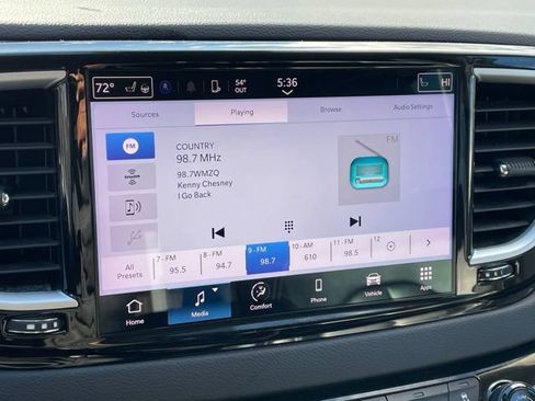 Used 2023 Chrysler Pacifica Touring-L FWD image 21