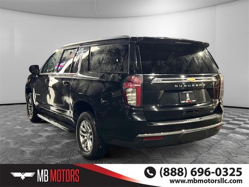 Used 2023 Chevrolet Suburban LT image 8