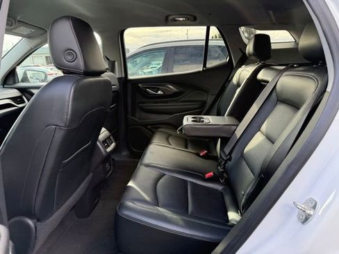 Used 2024 GMC Terrain SLT image 9