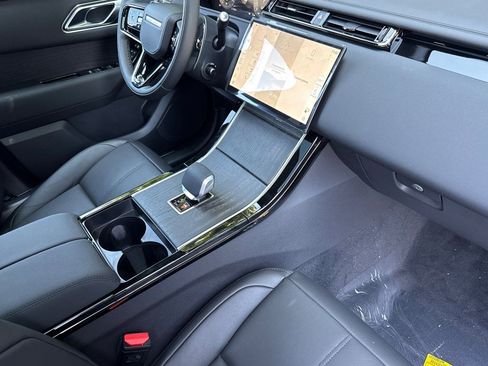 New 2026 Land Rover Range Rover Velar Dynamic SE AWD/4WD image 28