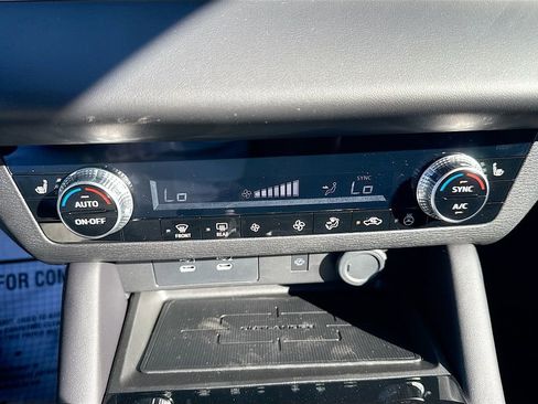 New 2026 Mitsubishi Outlander SE image 16