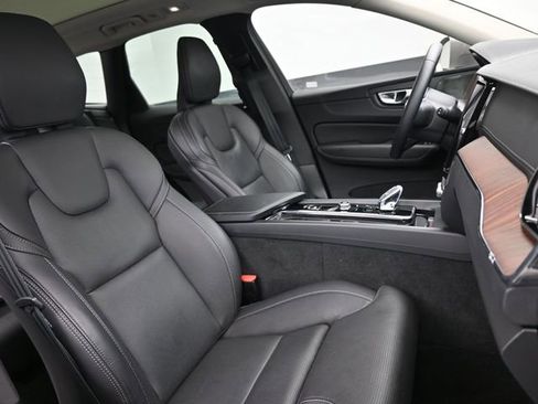 Used 2023 Volvo XC60 B6 Ultimate w/ Protection Package Premier image 35