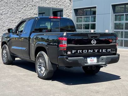 New 2025 Nissan Frontier SV w/ SV Convenience Package