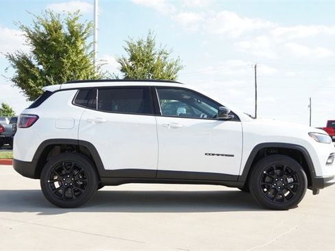 New 2026 Jeep Compass Latitude image 10