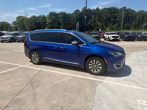 Used 2020 Chrysler Pacifica Limited FWD image 18