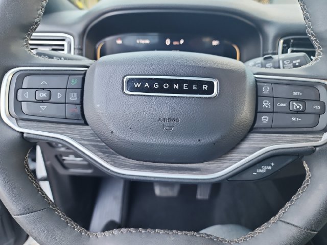 Used 2024 Jeep Wagoneer Series III AWD/4WD image 15