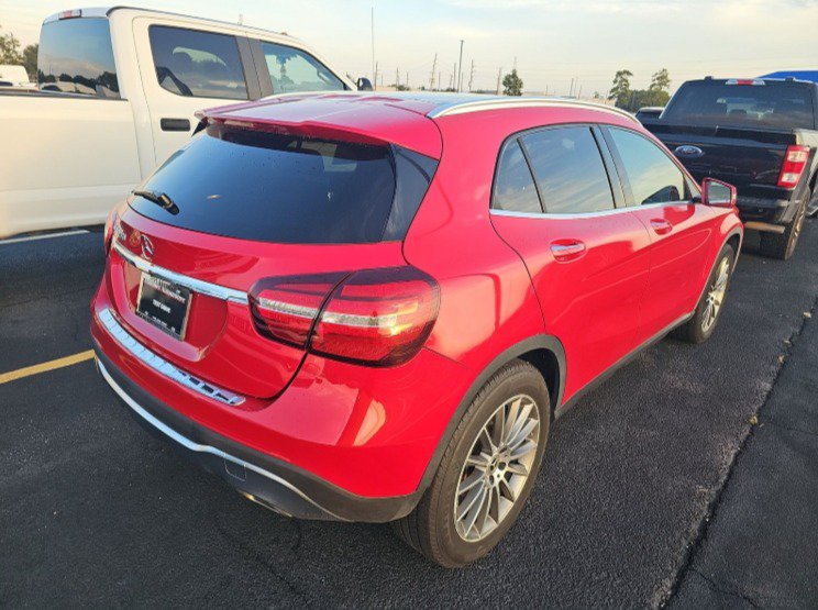 Used 2018 Mercedes-Benz GLA 250 w/ Premium Package image 2