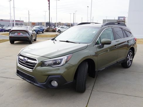 Used 2018 Subaru Outback 2.5i Limited image 4