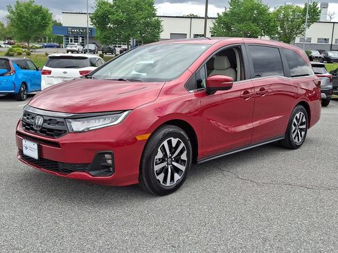 Certified 2025 Honda Odyssey EX-L image 3