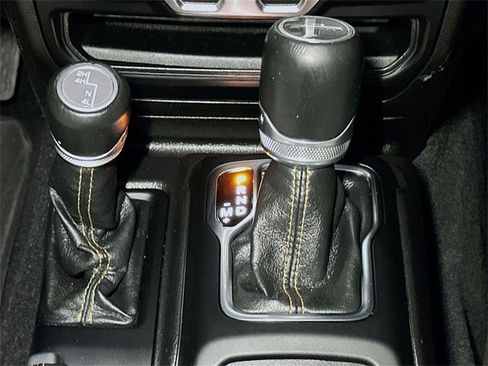 Used 2022 Jeep Gladiator Overland image 14