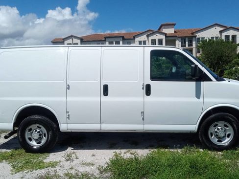 Used 2018 Chevrolet Express 2500 w/ Driver Convenience Package image 5