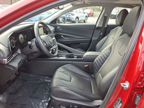 Used 2023 Hyundai Elantra Limited image 11