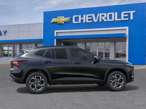 New 2025 Chevrolet Trax LT w/ Sunroof Package image 5