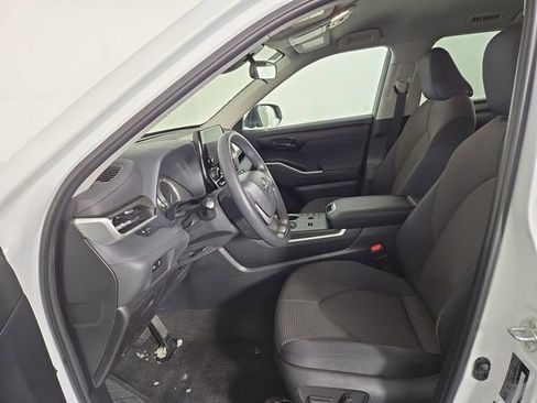 Used 2023 Toyota Highlander L image 12