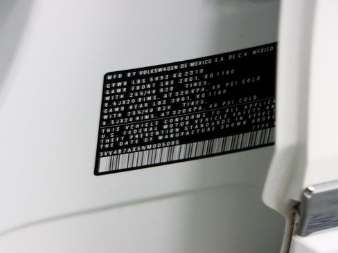 Used 2022 Volkswagen Tiguan SEL R-Line image 34