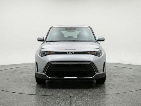 Used 2025 Kia Soul LX w/ LX Technology Package FWD image 2