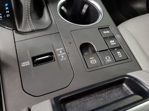 Used 2023 Toyota Highlander XLE AWD/4WD image 18