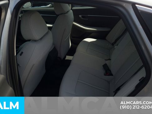 Used 2025 Hyundai Sonata SE FWD image 18