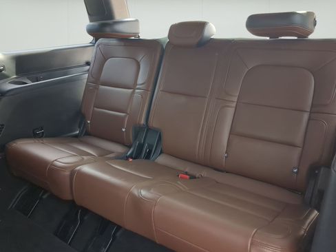 Used 2024 Lincoln Navigator Reserve AWD/4WD image 23