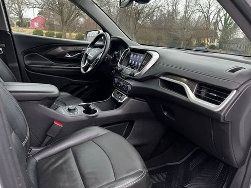 Used 2024 GMC Terrain SLT image 23