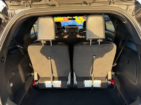 Used 2017 Ford Explorer XLT w/ Equipment Group 202A FWD image 10