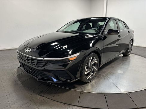 Used 2025 Hyundai Elantra SEL FWD image 6